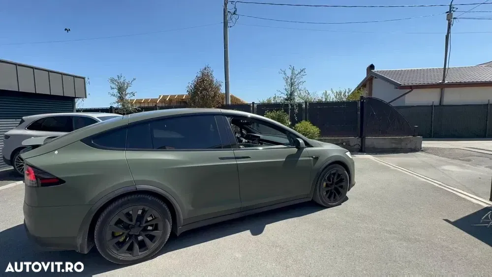 Tesla Model X — imagine 2