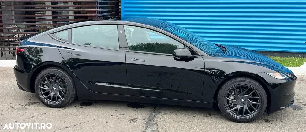 Tesla Model 3 — imagine 2