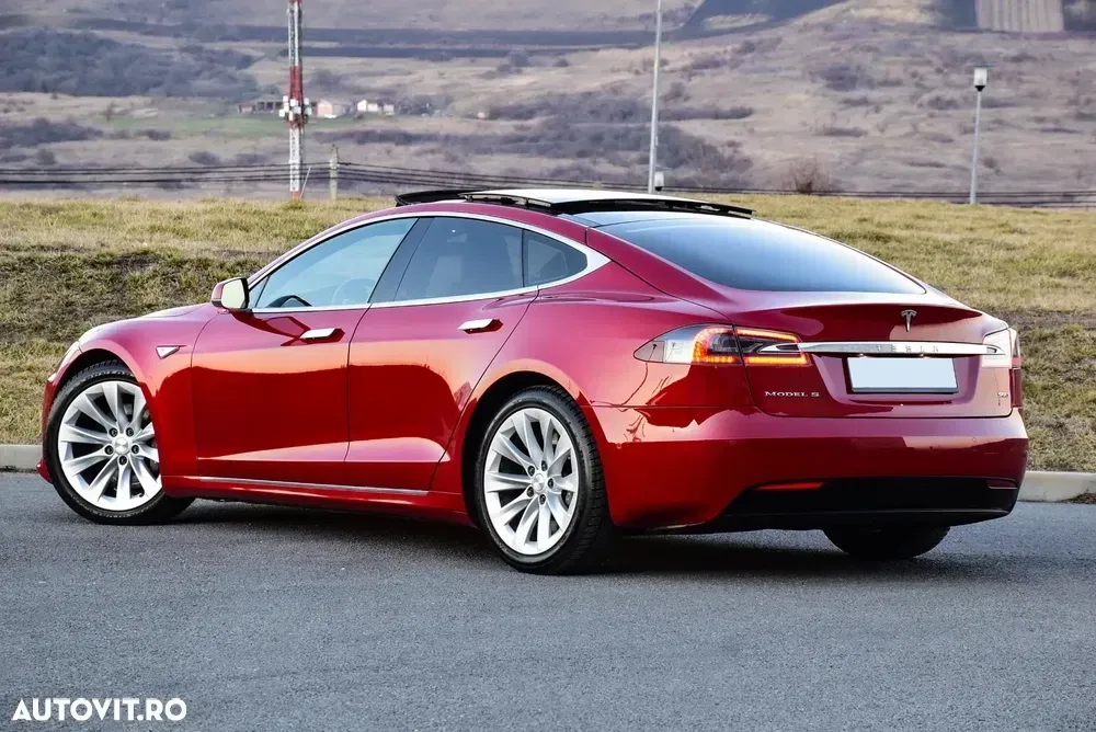 Tesla Model S — imagine 5