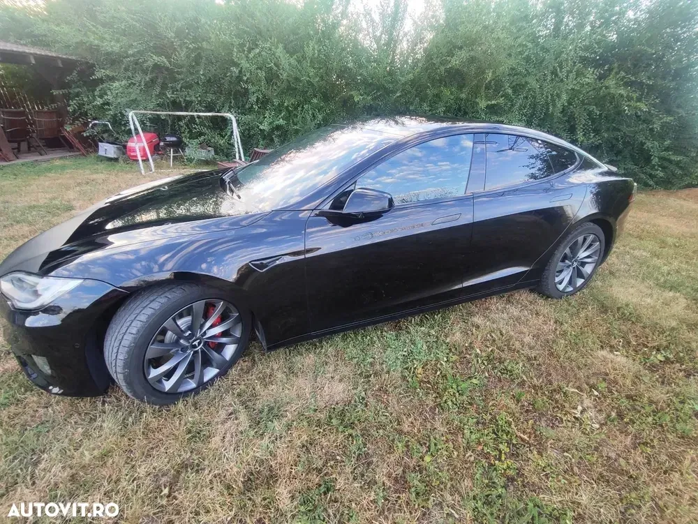 Tesla Model S — imagine 4
