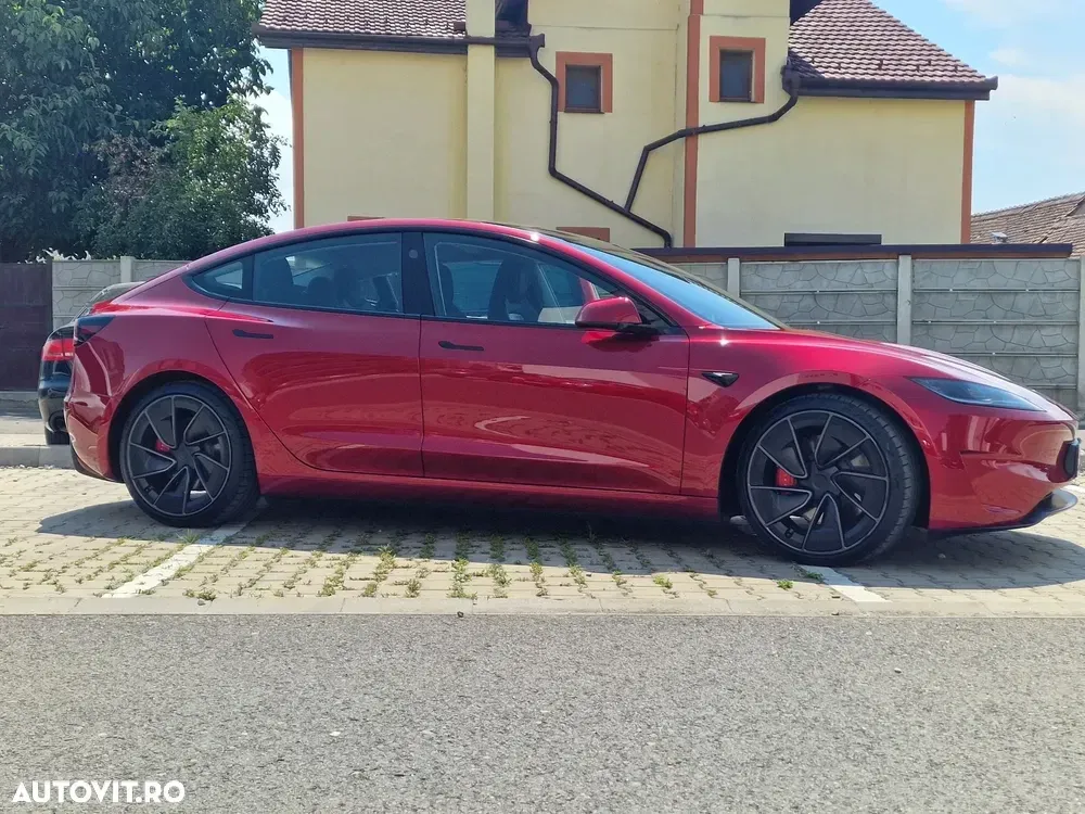 Tesla Model 3 — imagine 6