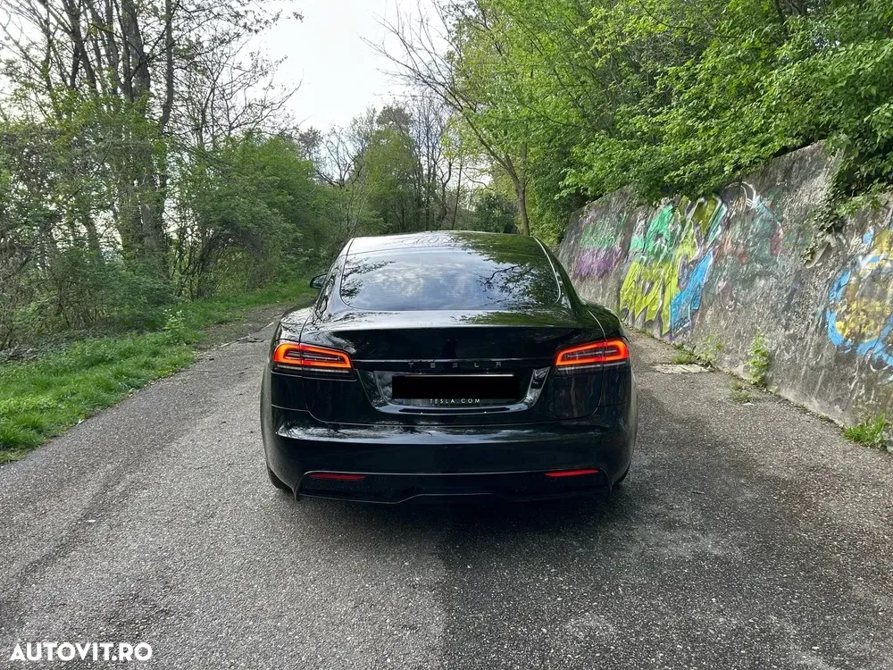 Tesla Model S Long Range — imagine 4
