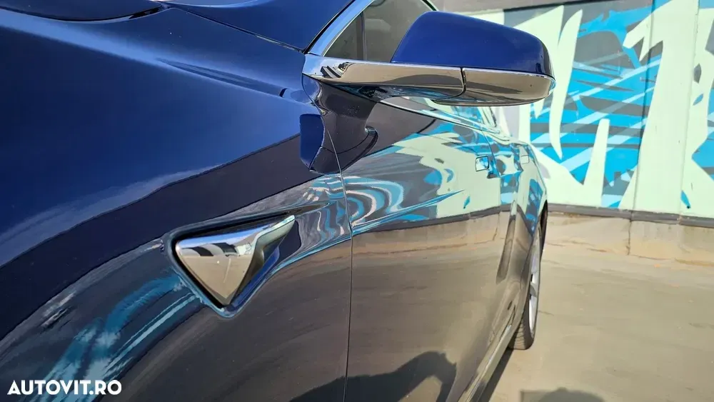 Tesla Model S — imagine 4