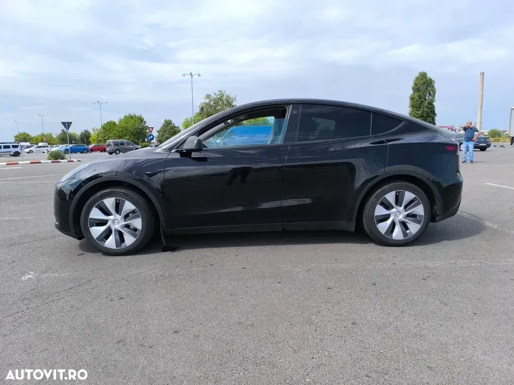 Tesla Model Y — imagine 6