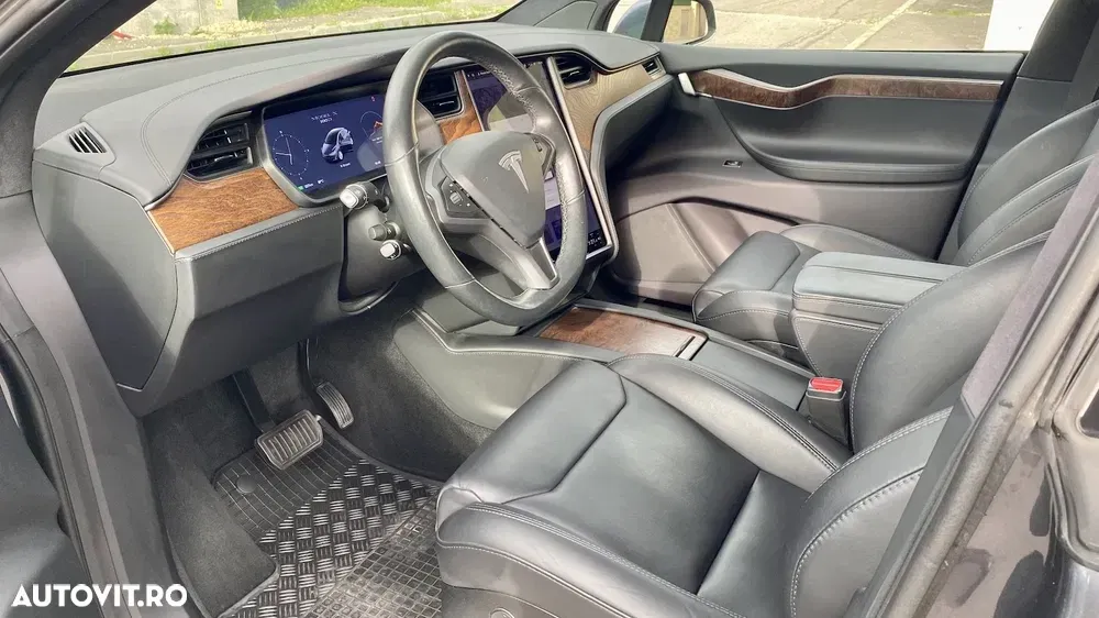 Tesla Model X — imagine 2