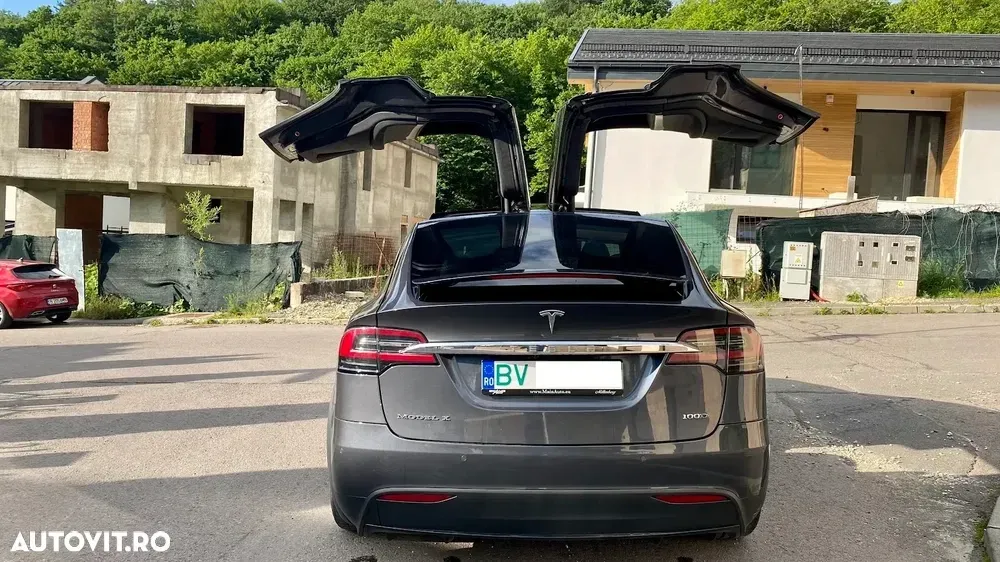 Tesla Model X — imagine 5