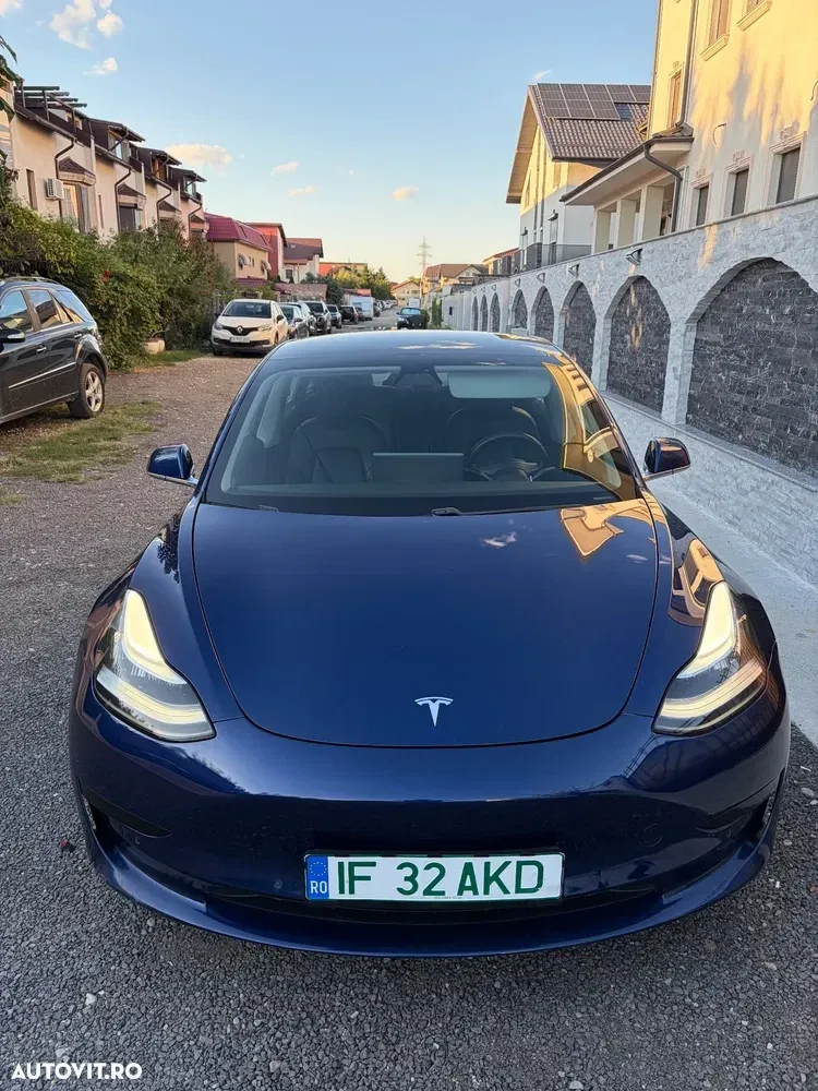 Tesla Model 3 — imagine 2