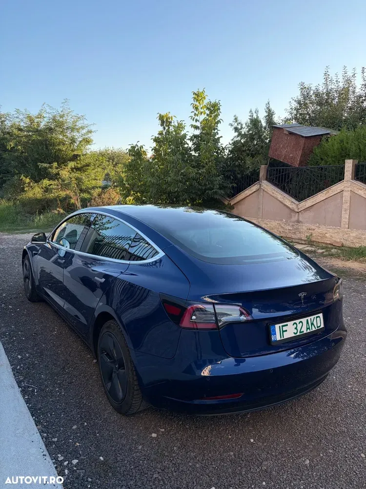 Tesla Model 3 — imagine 6