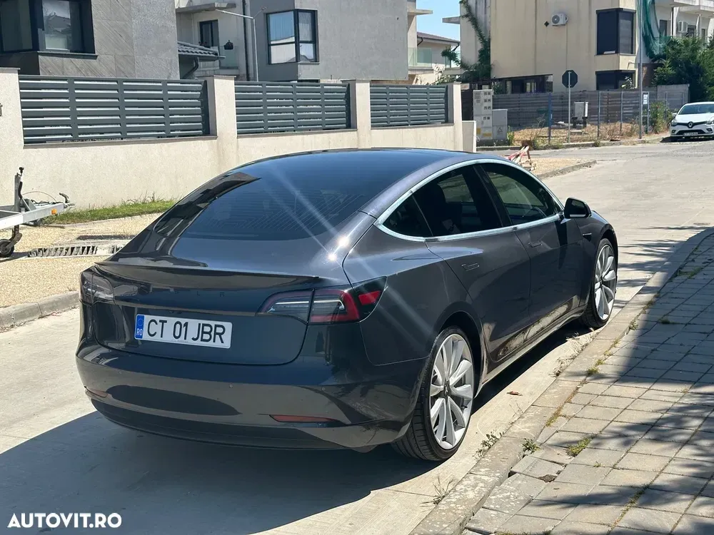 Tesla Model 3 — imagine 6