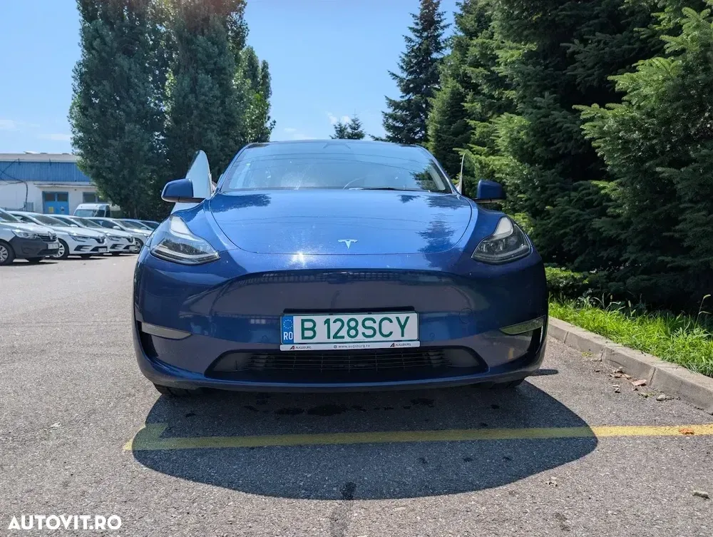 Tesla Model Y — imagine 5