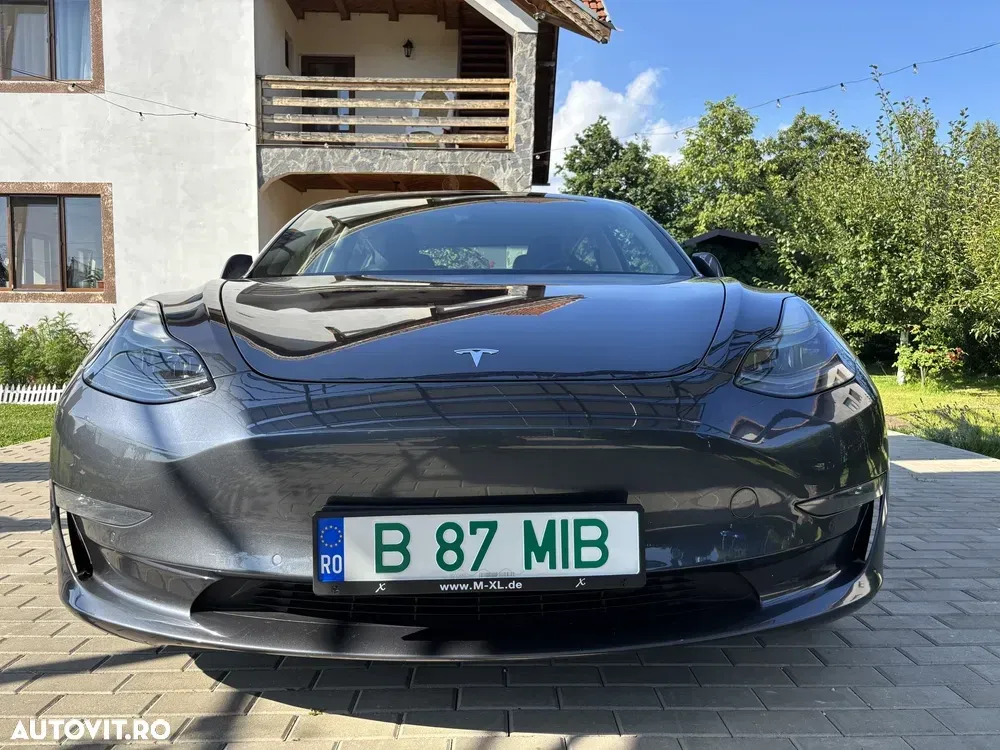Tesla Model 3 — imagine 5