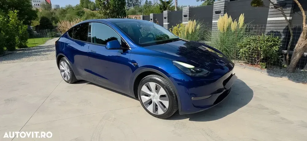 Tesla Model Y — imagine 5