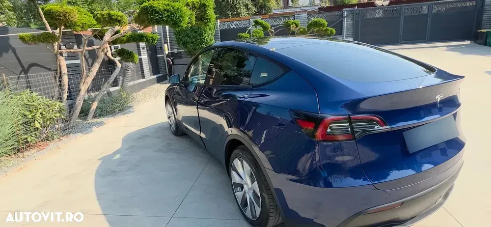 Tesla Model Y — imagine 6