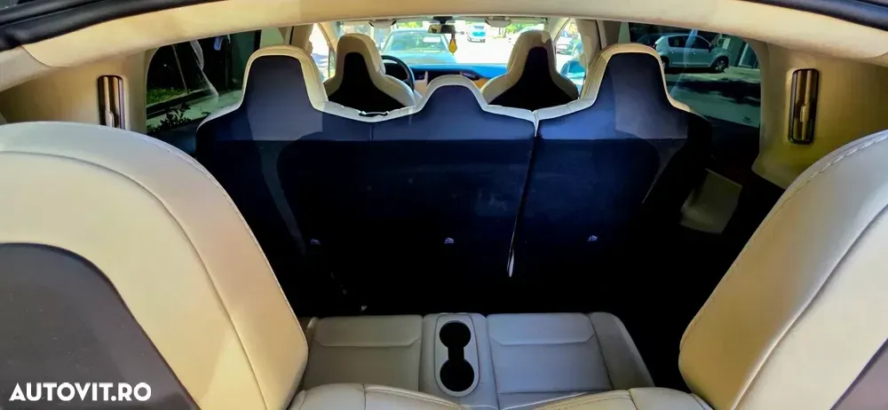 Tesla Model X — imagine 4