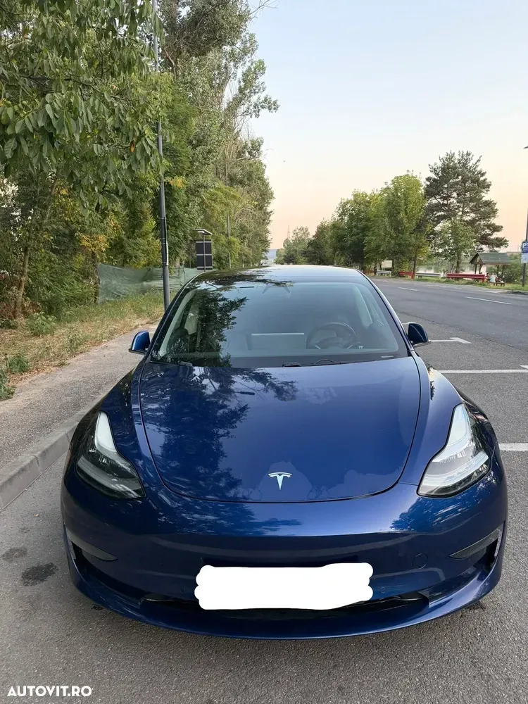 Tesla Model 3 — imagine 3