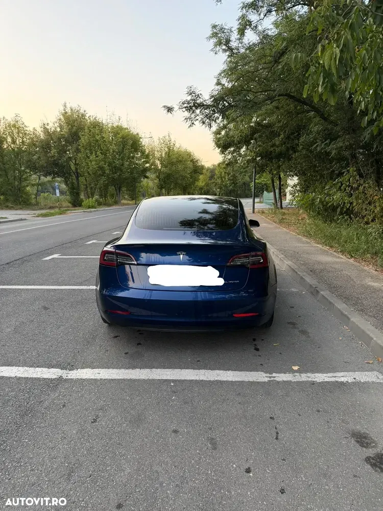 Tesla Model 3 — imagine 6
