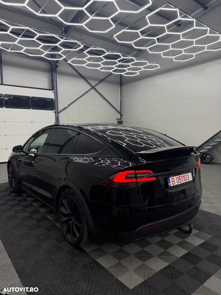 Tesla Model X — imagine 5