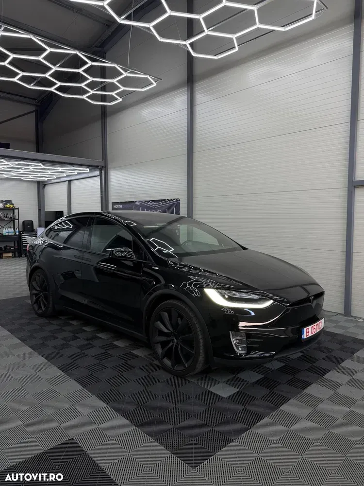 Tesla Model X — imagine 2