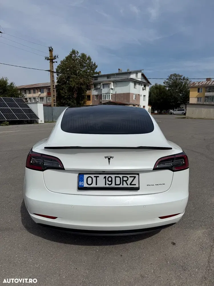 Tesla Model 3 — imagine 6