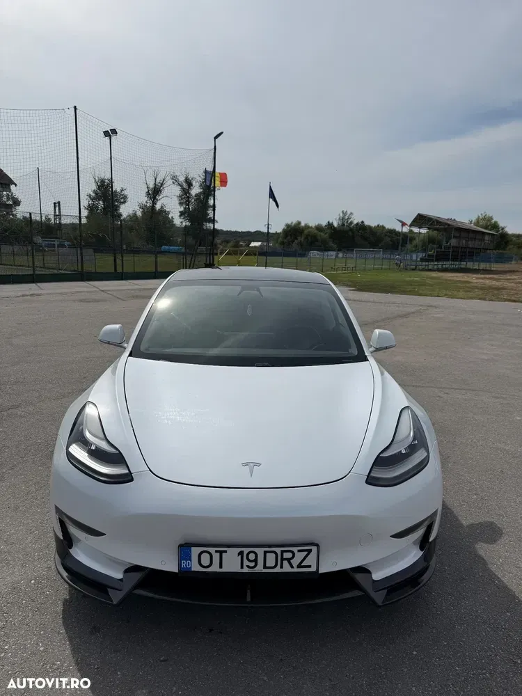 Tesla Model 3 — imagine 2
