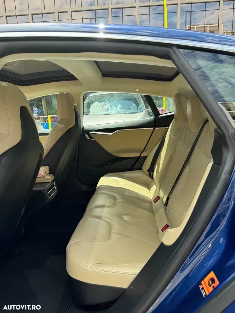 Tesla Model S — imagine 5