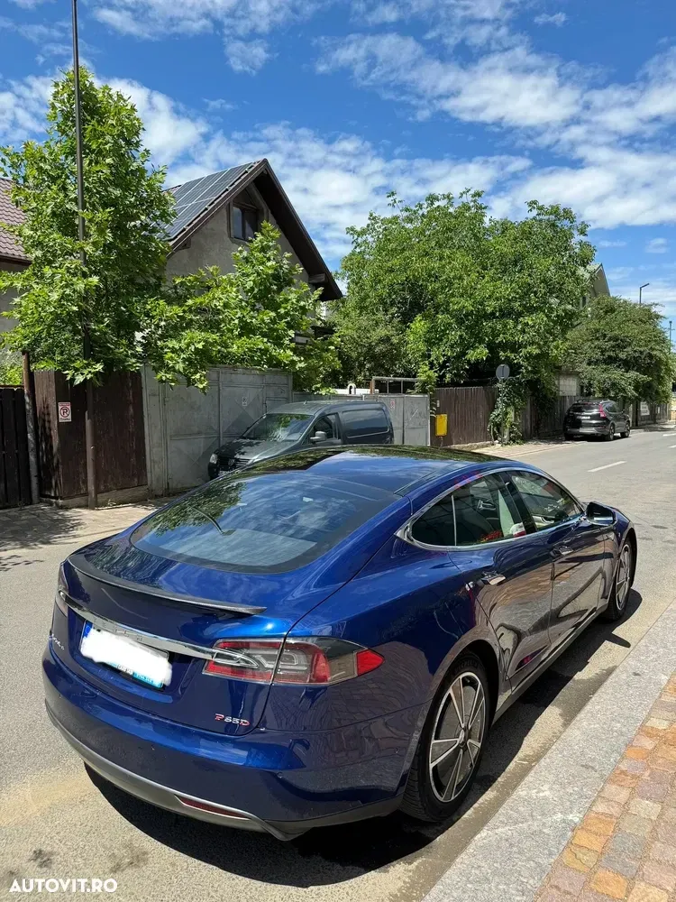 Tesla Model S — imagine 3