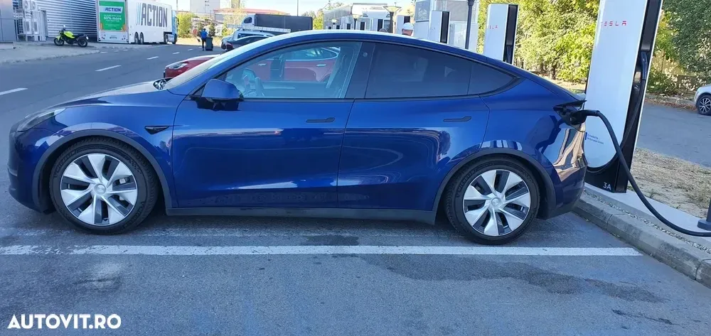 Tesla Model Y — imagine 3