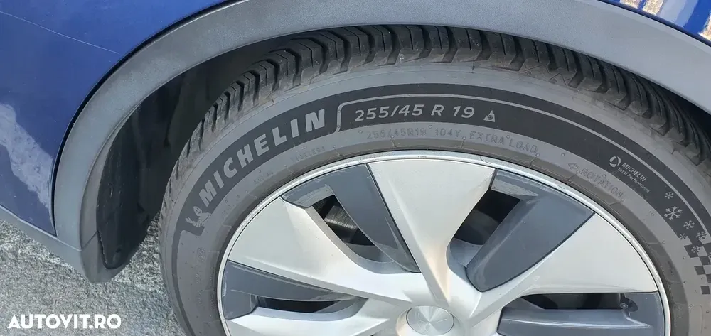 Tesla Model Y — imagine 6
