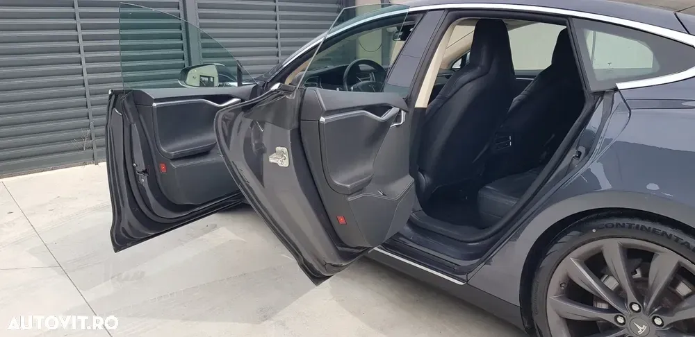 Tesla Model S — imagine 5
