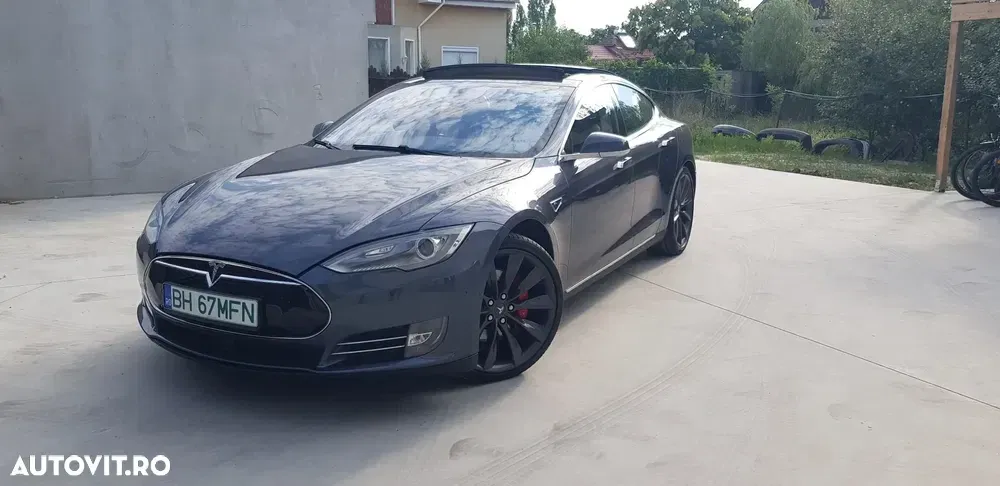 Tesla Model S — imagine 4