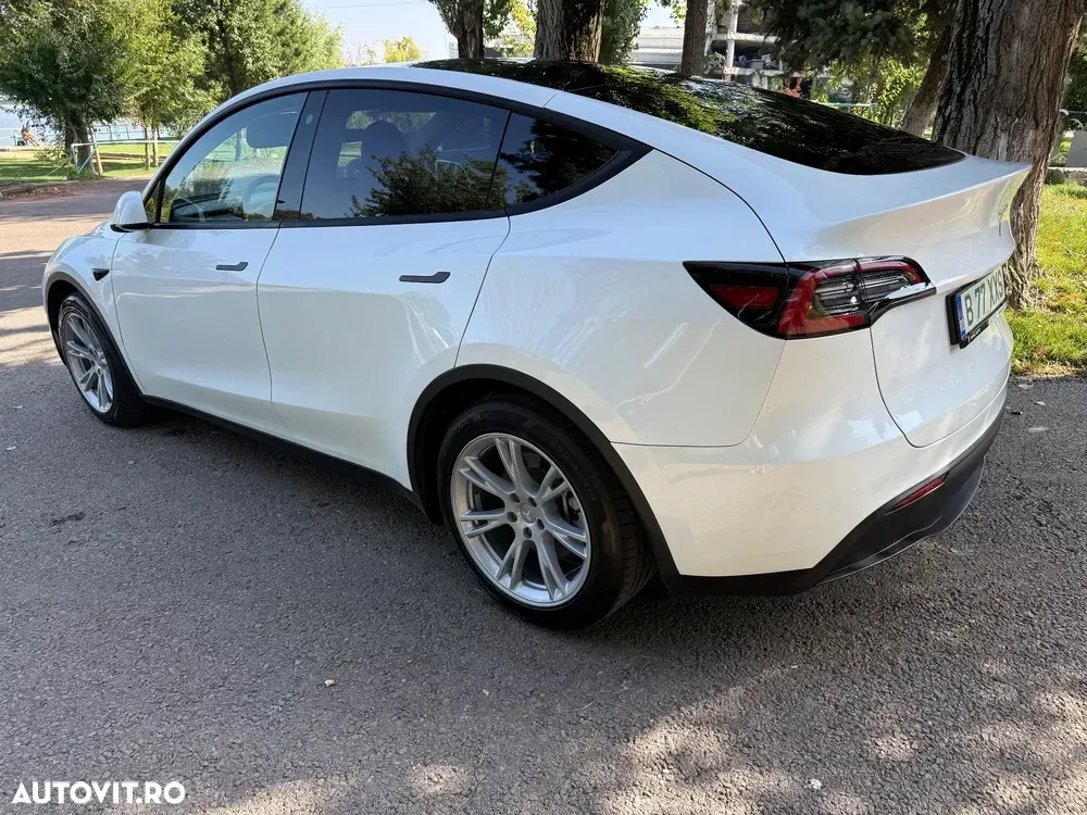 Tesla Model Y RWD — imagine 3