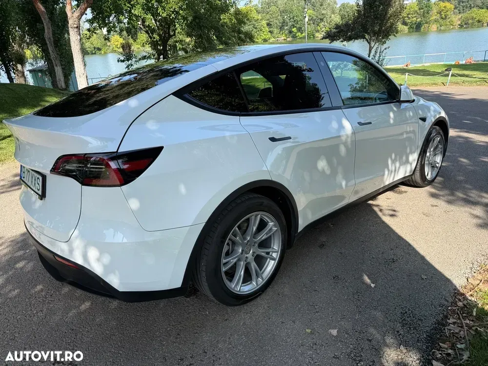 Tesla Model Y RWD — imagine 4
