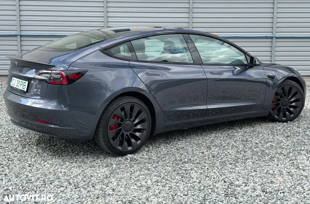 Tesla Model 3 — imagine 3