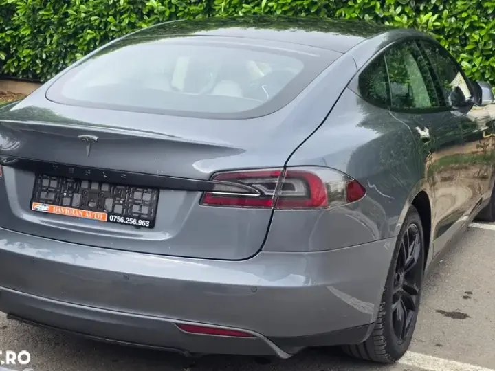 Tesla Model S 85
