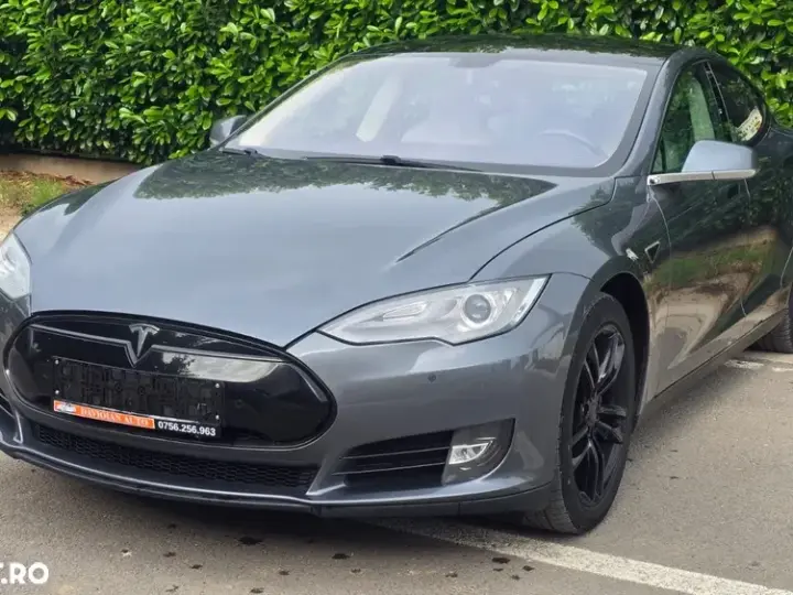 Tesla Model S 85