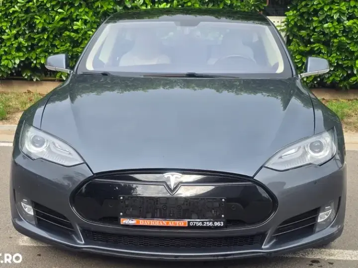 Tesla Model S 85