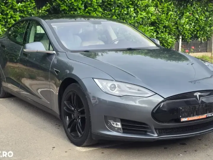 Tesla Model S 85