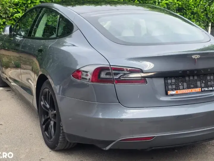 Tesla Model S 85