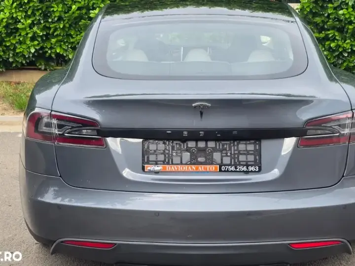 Tesla Model S 85