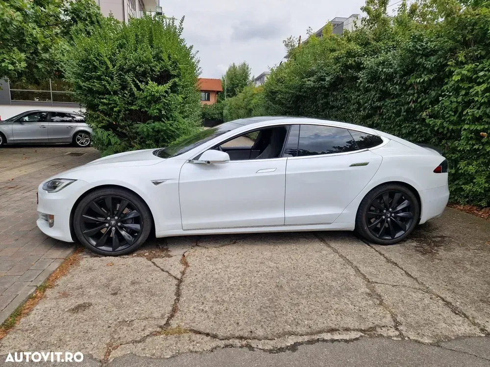 Tesla Model S — imagine 4