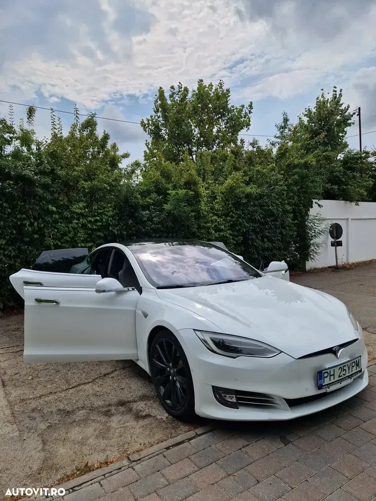 Tesla Model S — imagine 5