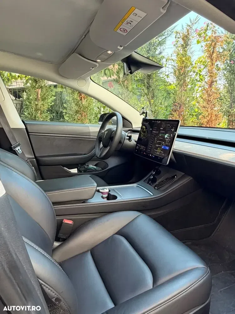 Tesla Model 3 — imagine 3