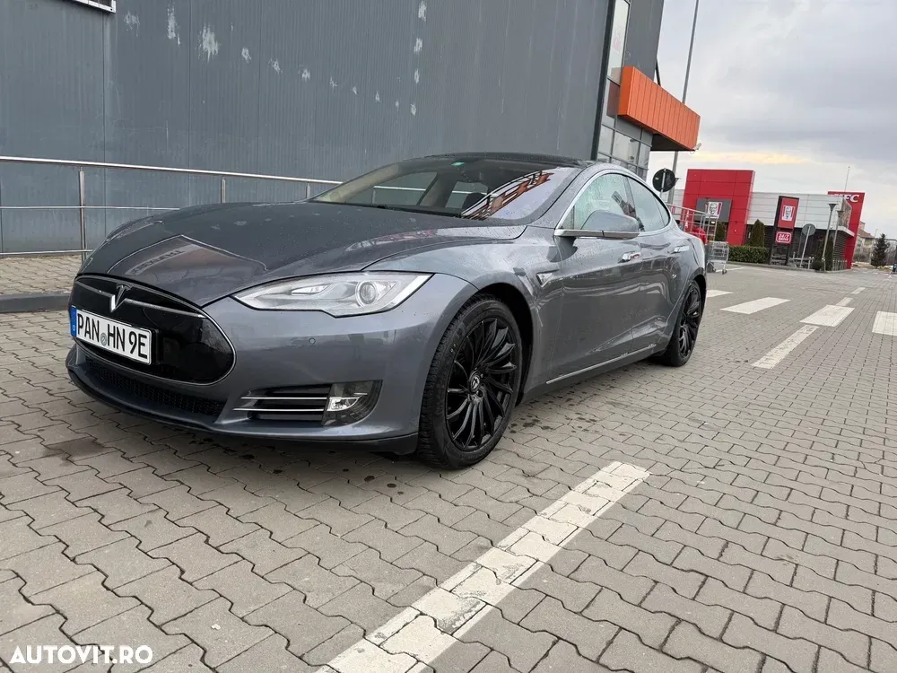 Tesla Model S — imagine 3