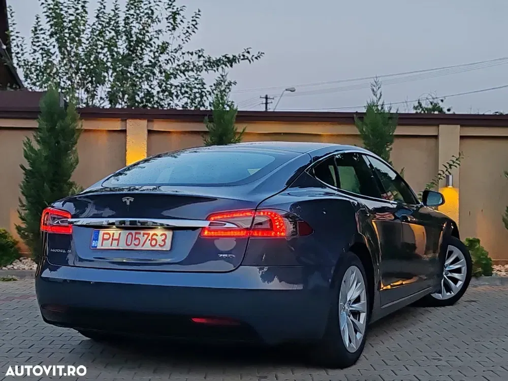 Tesla Model S — imagine 4