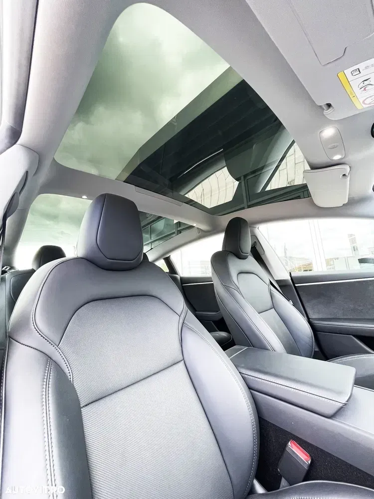 Tesla Model 3 — imagine 6