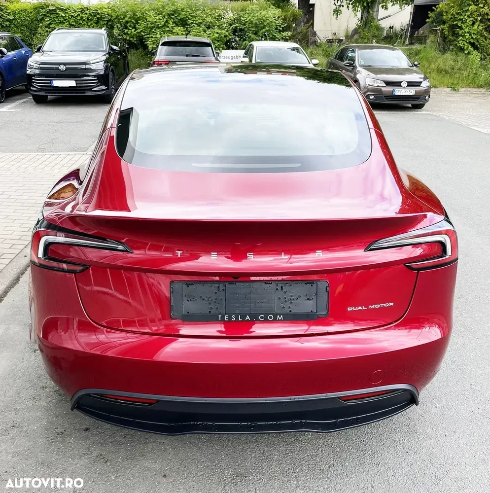 Tesla Model 3 — imagine 5