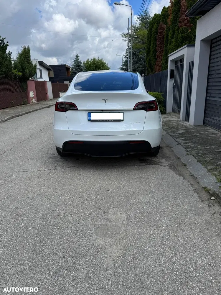 Tesla Model Y Long Range AWD — imagine 4