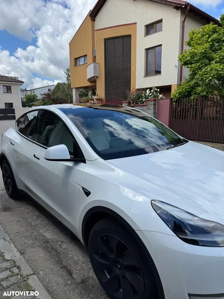 Tesla Model Y Long Range AWD — imagine 2