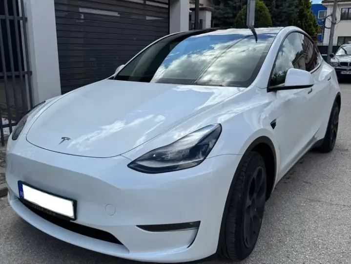 Tesla Model Y Long Range AWD