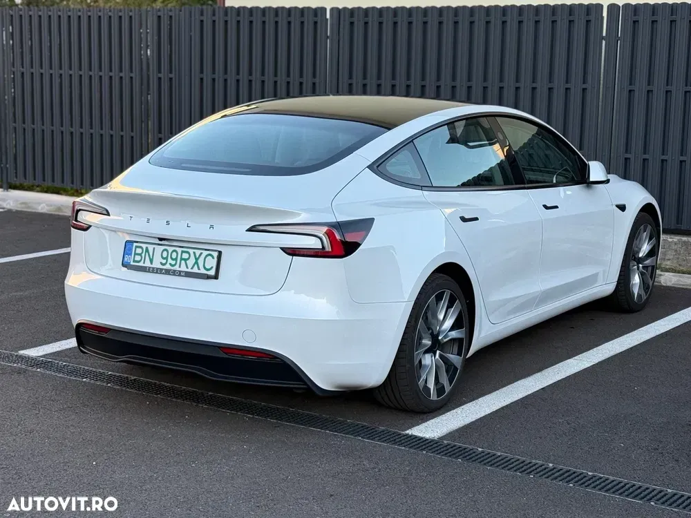 Tesla Model 3 — imagine 6